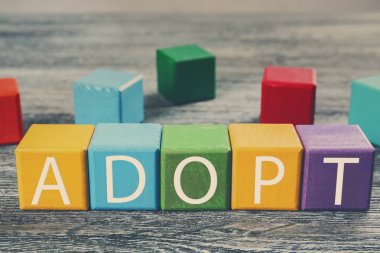 Renkli küpleri ile kelime evlat edinmek 