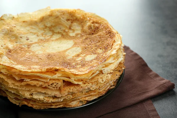 Stapel van heerlijke pannenkoeken — Stockfoto