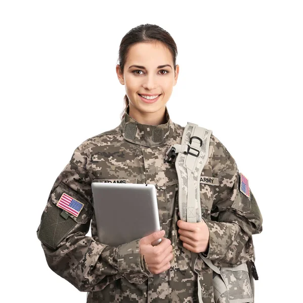 Vrouwelijke Soldaat Met Tablet Witte Achtergrond — Stockfoto