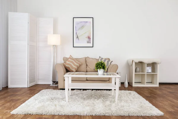 Interior of beautiful living room with folding screen and sofa — Stock Photo, Image