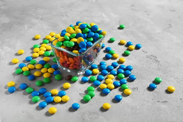 Coloridos caramelos en jarrón de vidrio — Foto de Stock