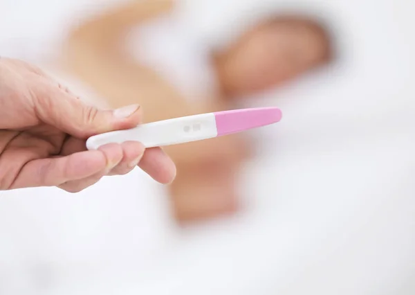 Male hand with pregnancy test — Stock Photo, Image