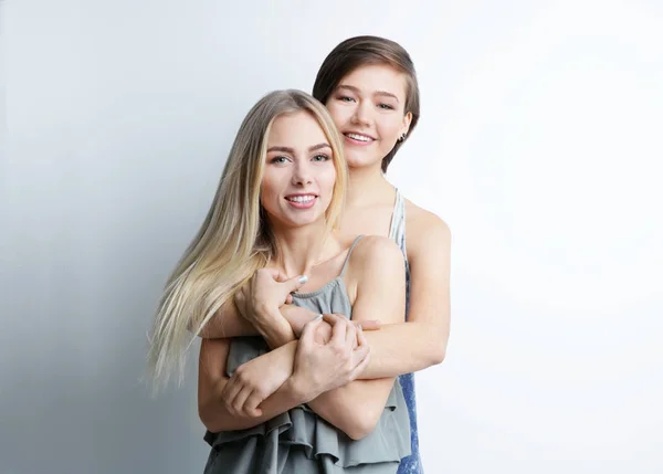 Jeune couple lesbien — Photo