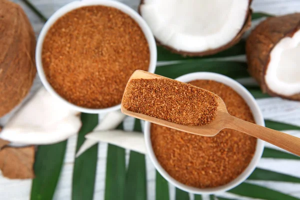 Tigelas e colher de açúcar de coco — Fotografia de Stock