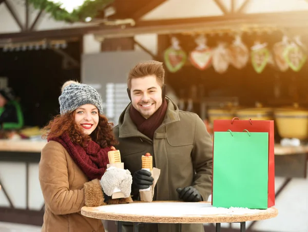 Schattig Paar Lunch Break Markt Van Winter — Stockfoto