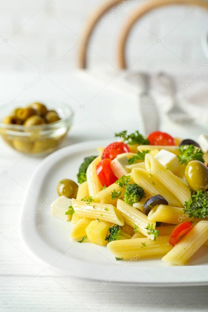 Pasta salad with tomatoes 