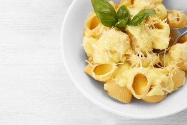 Lezzetli makarna peynir ile