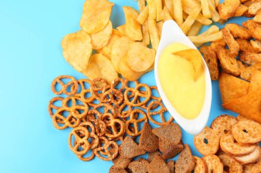 Peynir soslu et suyu tekne