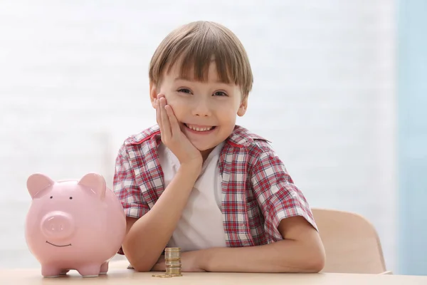 Lindo niño pequeño — Foto de Stock