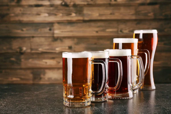 冷たいビールとグラス — ストック写真