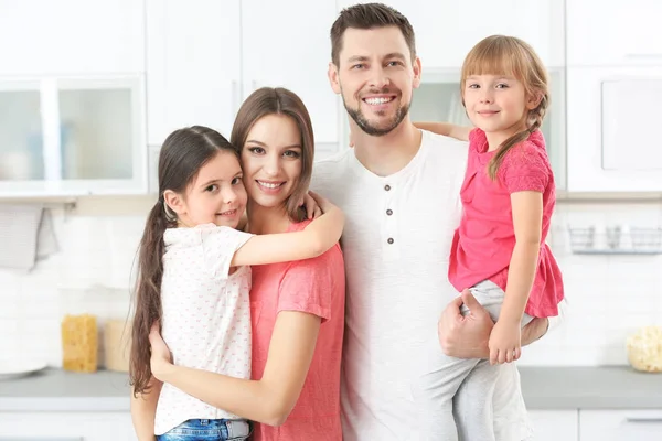 Gelukkige Familie Keuken Thuis — Stockfoto