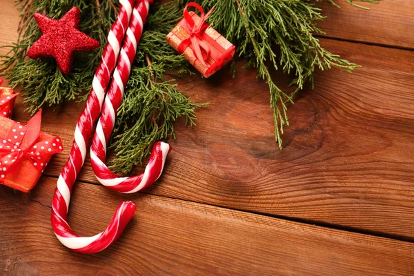 Vánoční ozdoba s cukrovou třtinou — Stock fotografie