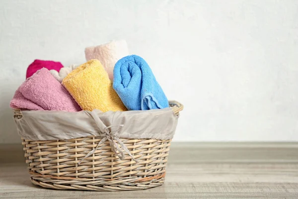 Flasket de toalhas limpas — Fotografia de Stock