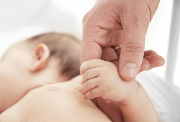 Mother holding little baby's hand, closeup — Stock Photo, Image