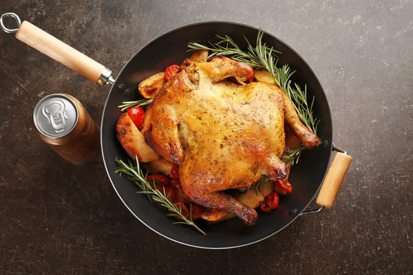 Gegrilde bier kan kip — Stockfoto