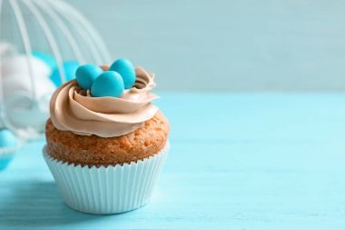 Tasty Easter cupcake clipart