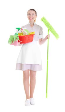 Beyaz arka plan üzerinde boya, vernik ile güzel oda hizmetçisi