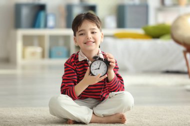 Şirin küçük çocuk.  