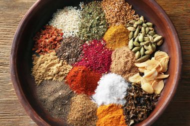 Aromatik baharatlı tabak. 