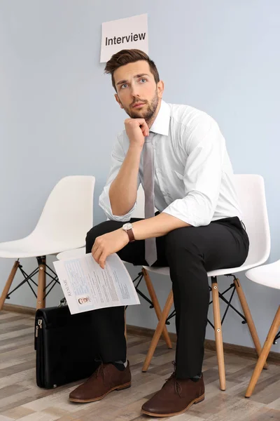 Man wachten op gesprek — Stockfoto