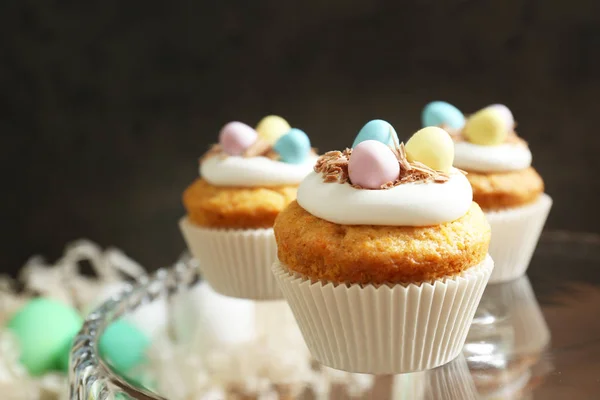 Tasty Easter cupcakes — Stock Photo, Image
