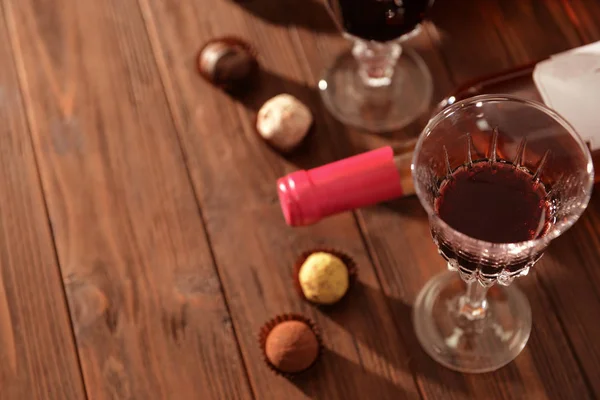 Wine and delicious chocolates — Stock Photo, Image