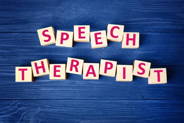 Cubes with text SPEECH THERAPIST — Stock Photo, Image