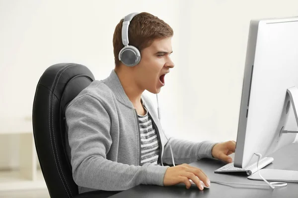 Teenager playing computer game — Stock Photo, Image