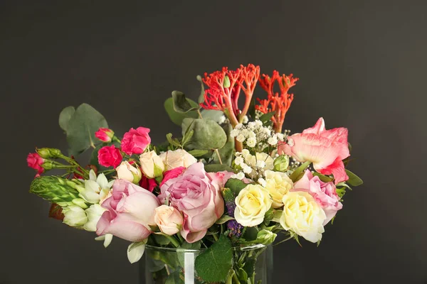 Bellissimo bouquet di fiori freschi — Foto Stock