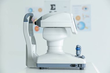 Göz doktoru'nın ofisindeki tonometer