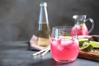 Cam şarap spritzer ile