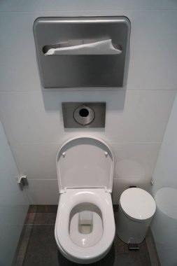 Umumi tuvalet kabini