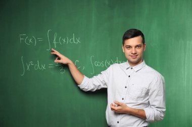 Yakışıklı genç öğretmen 