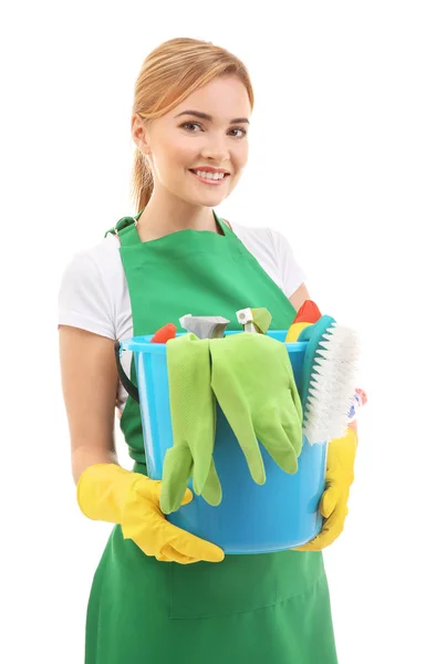 Νεαρή Γυναίκα Κρατώντας Κουβά Καθαρίζοντας Προμήθειες Λευκό Φόντο — Φωτογραφία Αρχείου