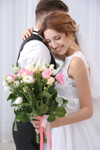 Casal feliz bonito do casamento — Fotografia de Stock