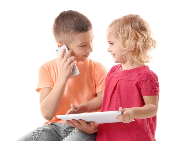 küçük kardeşim ve kız kardeşi ile becerikli alet