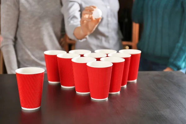 People playing Beer Pong — Stock Photo, Image