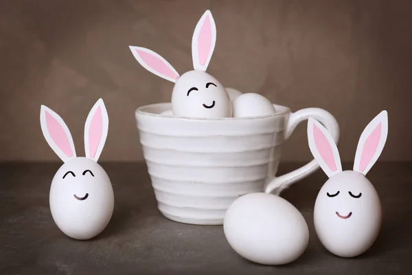 Huevos de Pascua con orejas —  Fotos de Stock