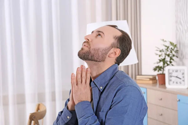 Handsome Man Praying Home — Stock Photo, Image