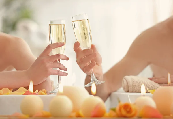 Paren die champagne drinken — Stockfoto