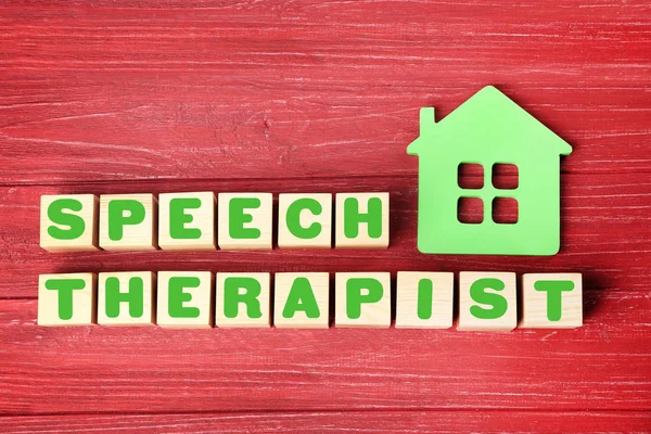 Cubes with text SPEECH THERAPIST — Stock Photo, Image