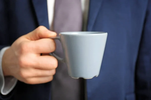 Man holding blank cup — Stock Photo, Image
