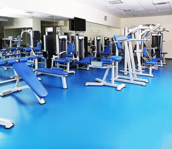 Interiör i modernt gym — Stockfoto