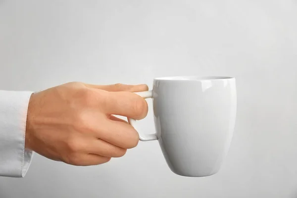 Male hand holding cup — Stock Photo, Image