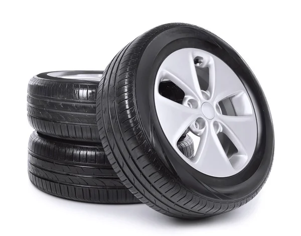 Beyaz araba tekerlekleri  