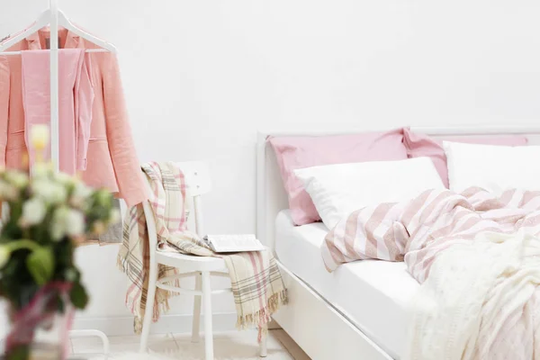 Interiér s pohodlnými postelemi — Stock fotografie
