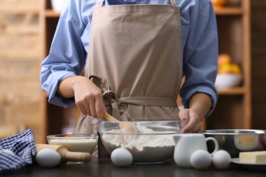 Kadın para kazanıyor.