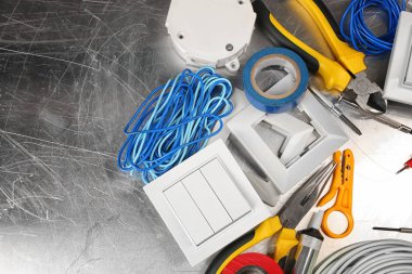 araçlar metal arka plan üzerinde