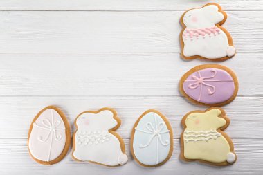 Güzel sırlı Paskalya kurabiyeleri 