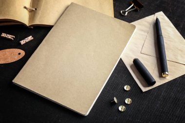 Boş sketchbook ve ileti örneği 